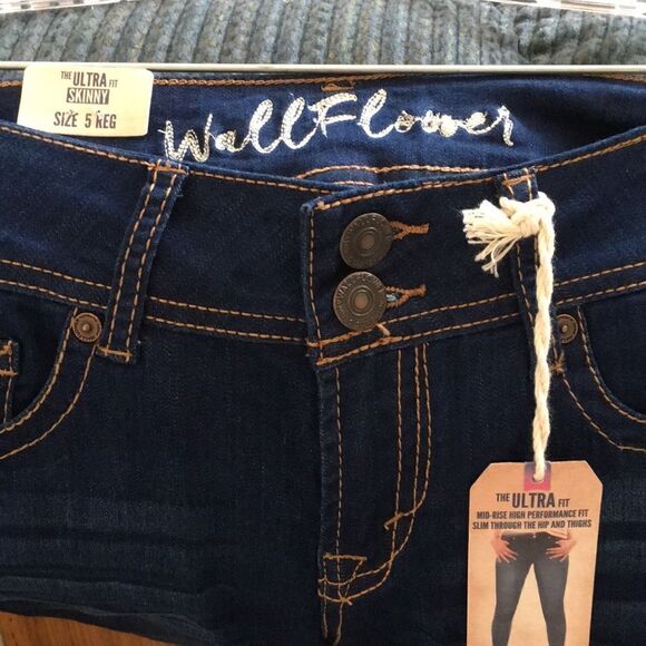 Wallflower Ultra Fit Skinny Authentic Denim - Picture 5 of 8